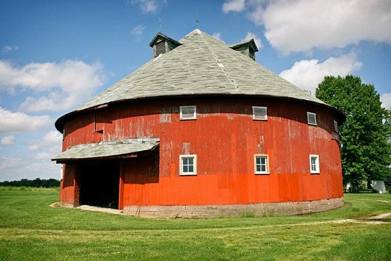 Round barns were once considered to be the future – what were their advantages?