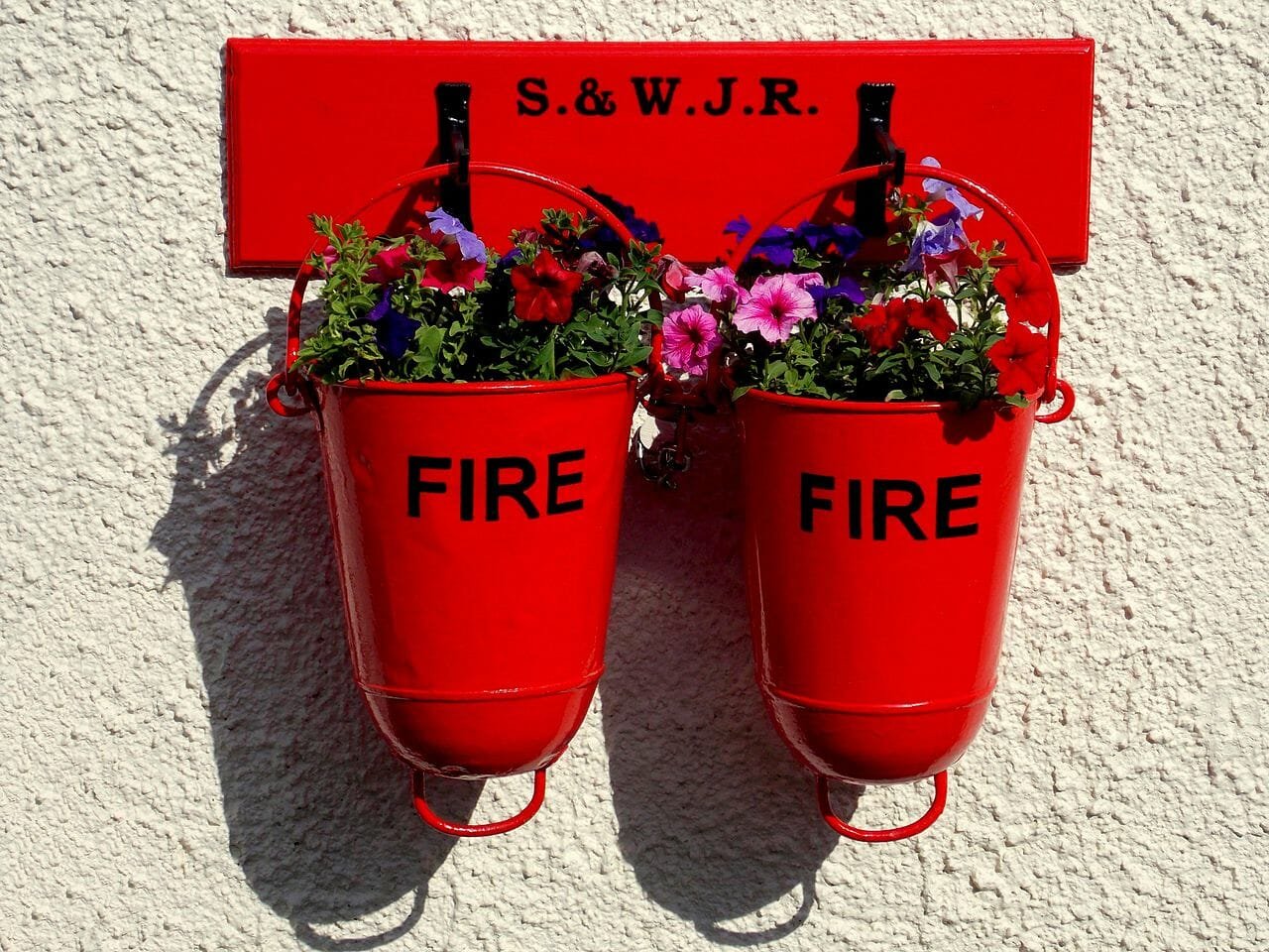 Why fire buckets usually do not have a flat bottom?