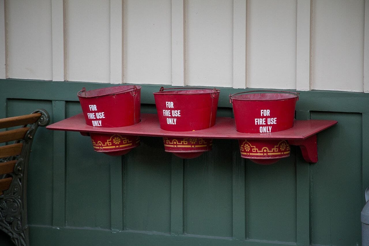 Why fire buckets usually do not have a flat bottom?